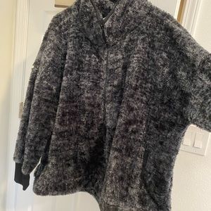 Lula Roe Nancy Pullover